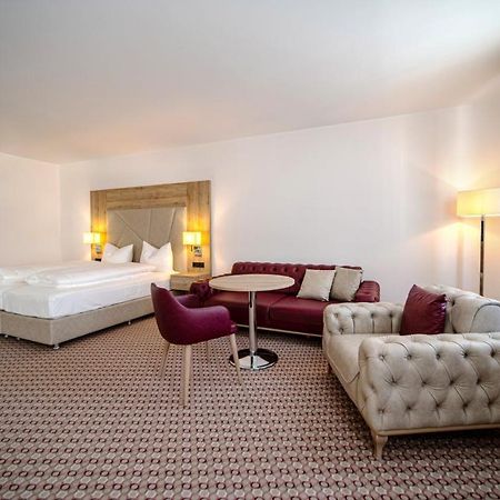 Ee Hotel Касел Екстериор снимка
