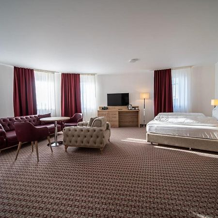 Ee Hotel Касел Екстериор снимка