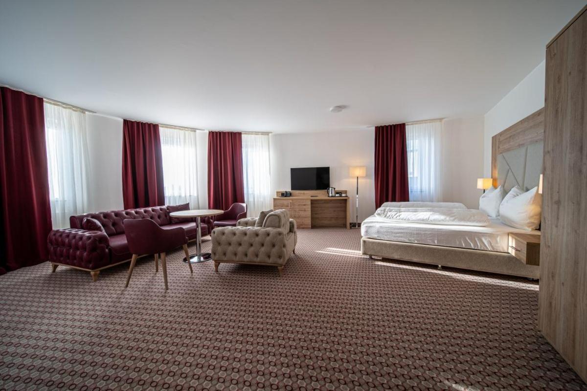 Ee Hotel Касел Екстериор снимка