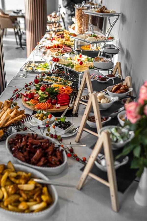 Ee Hotel Касел Екстериор снимка