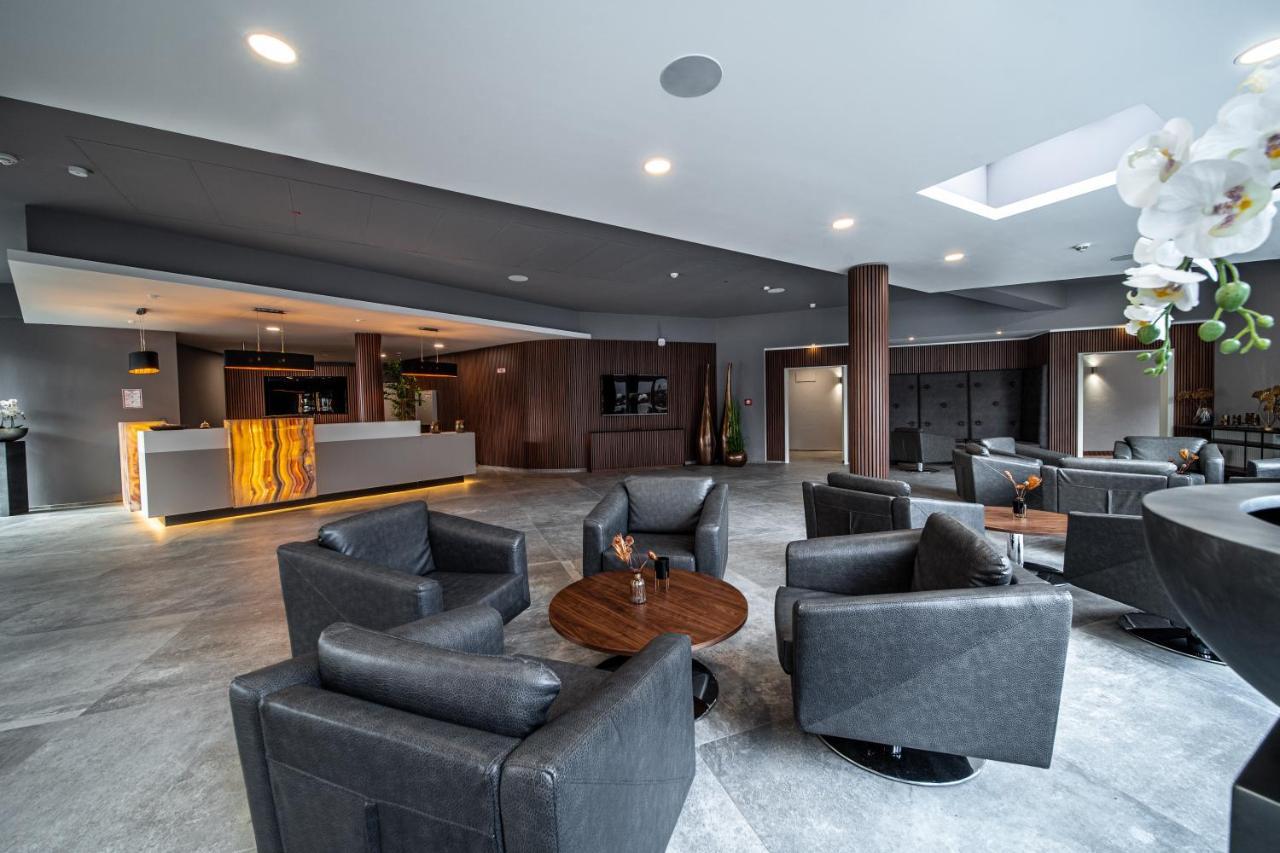 Ee Hotel Касел Екстериор снимка