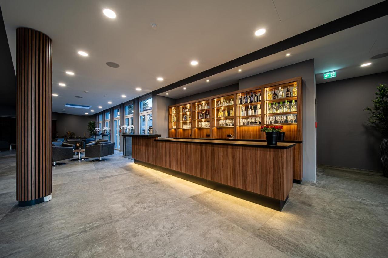 Ee Hotel Касел Екстериор снимка