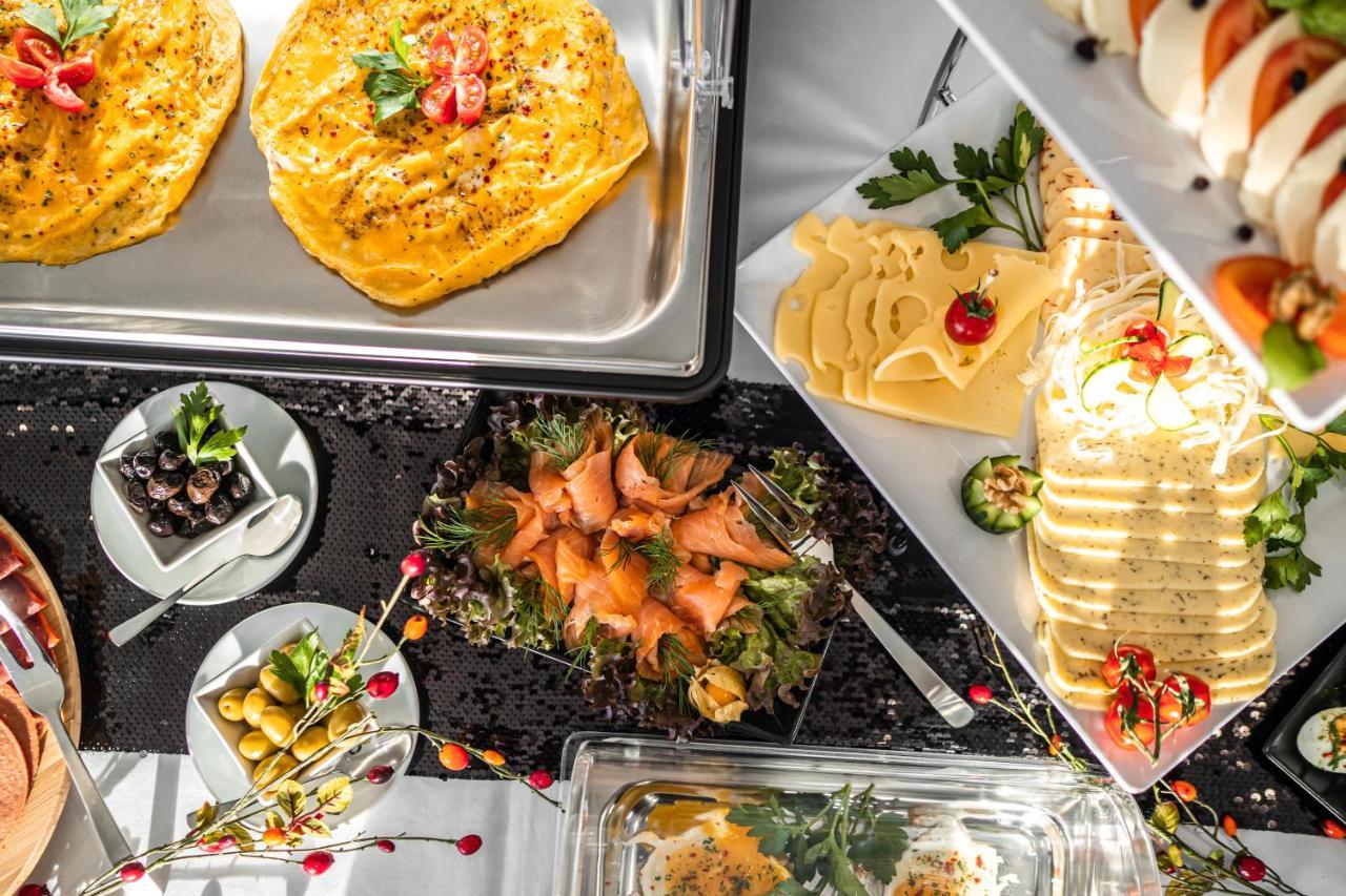 Ee Hotel Касел Екстериор снимка