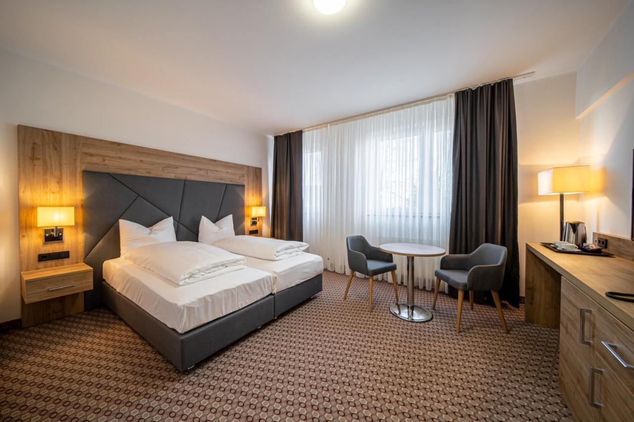 Ee Hotel Касел Екстериор снимка
