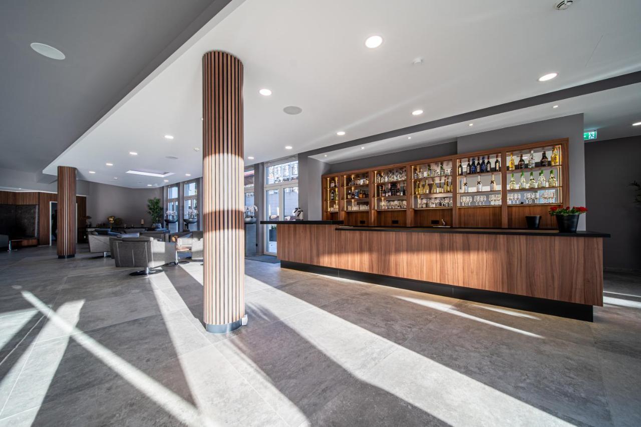 Ee Hotel Касел Екстериор снимка