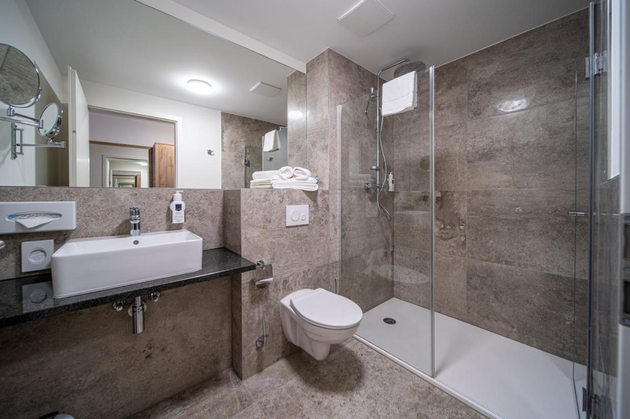 Ee Hotel Касел Екстериор снимка